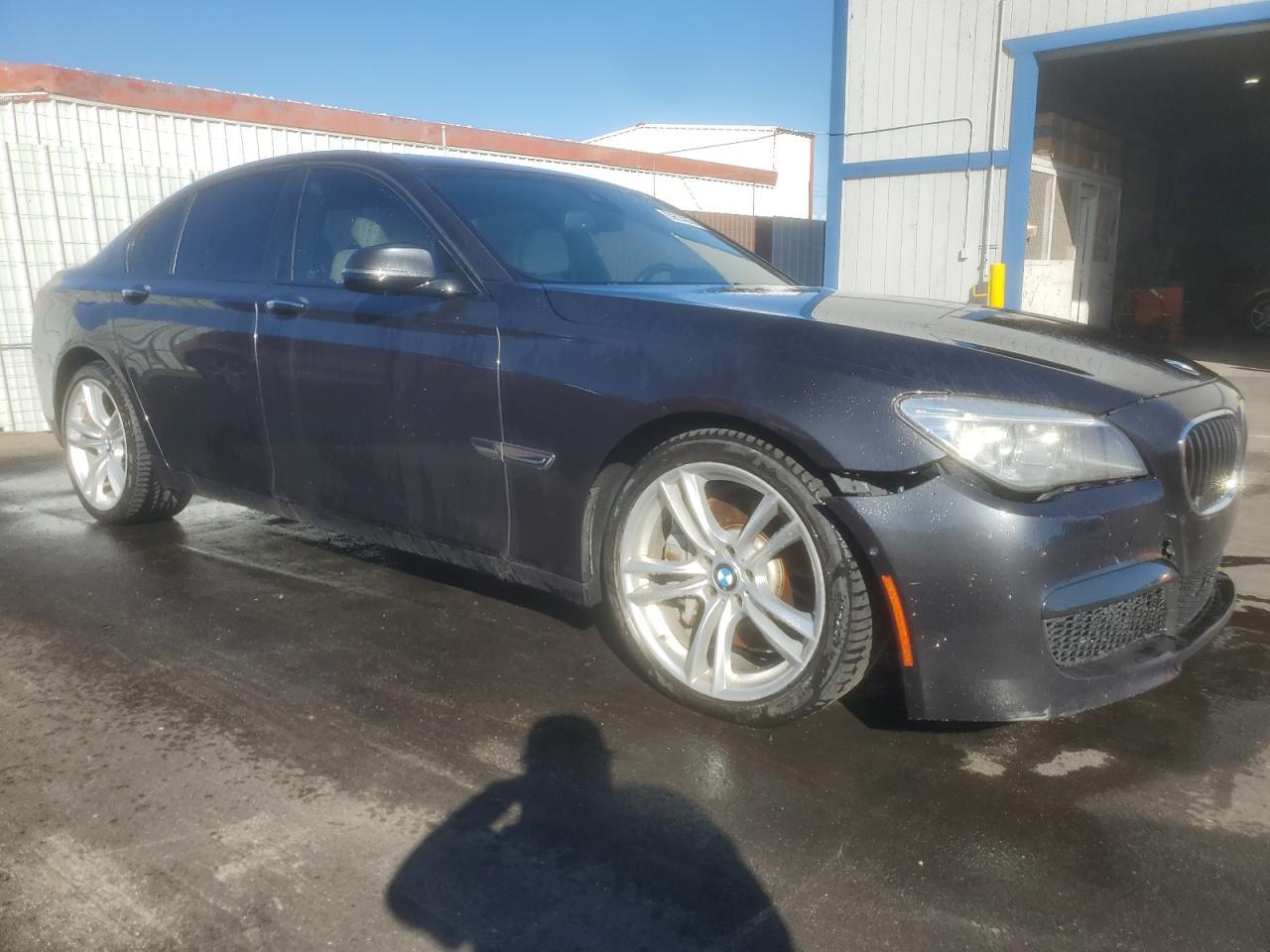 2014 BMW 750 Xi - Image 4