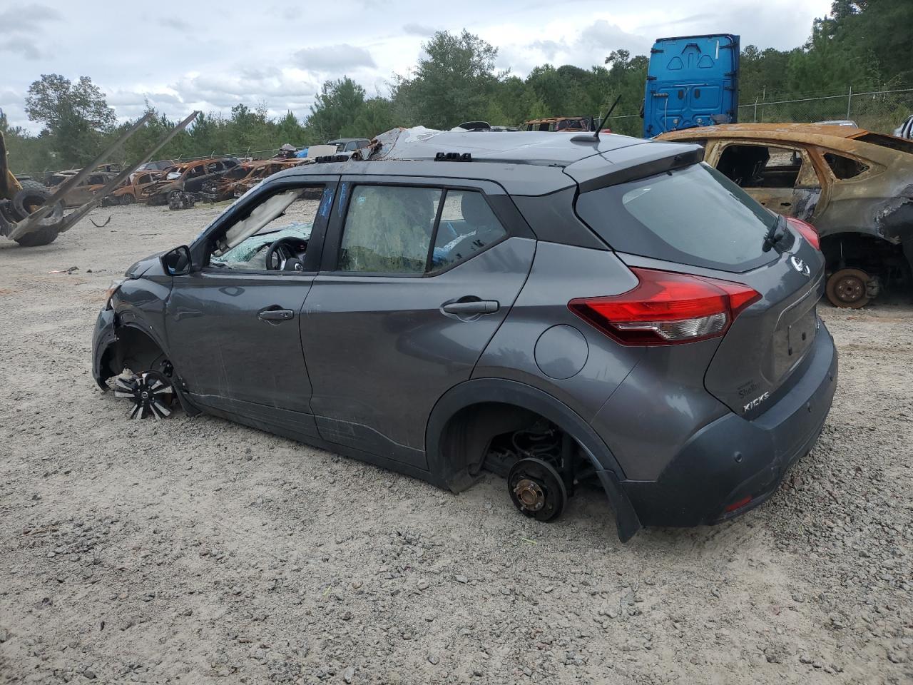 2020 Nissan Kicks Sv - Image 2