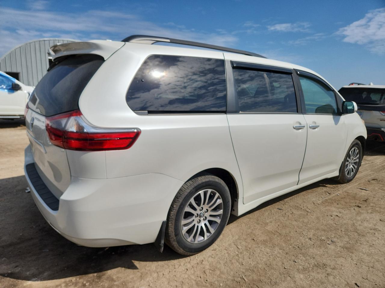 2020 Toyota Sienna Xle - Фото 3