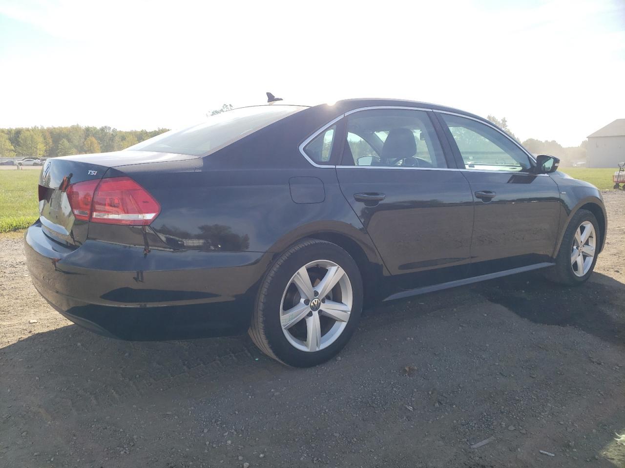 2015 Volkswagen Passat S - Фото 3