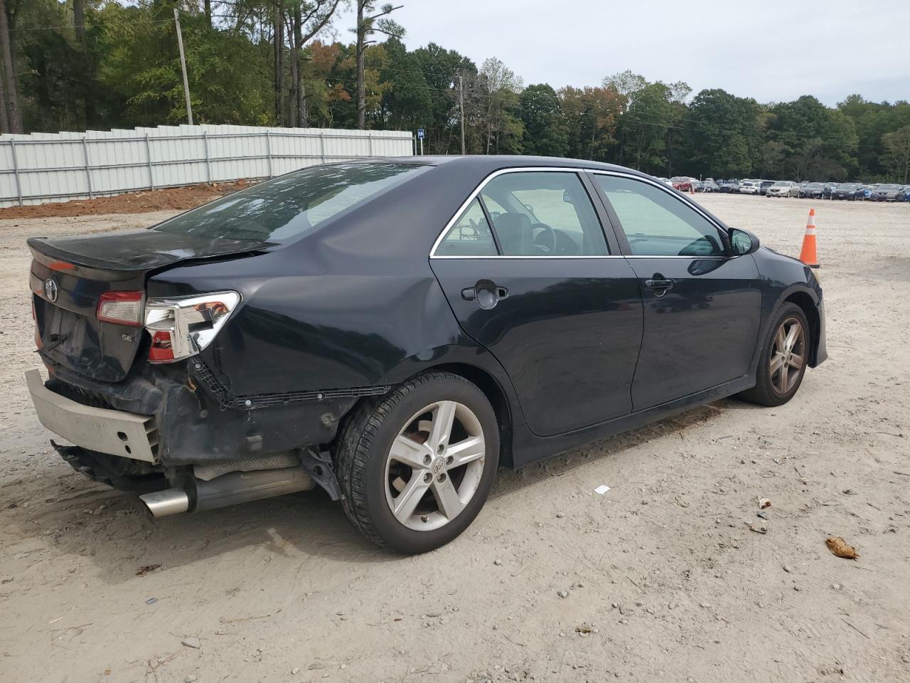 2013 Toyota Camry L - Фото 3