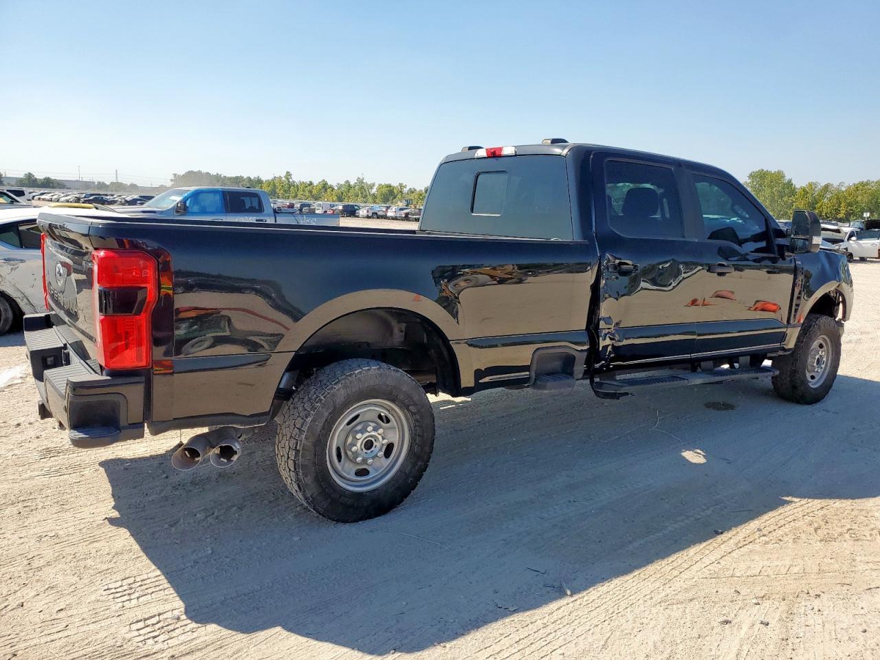 2024 Ford F250 Super Duty - Image 3