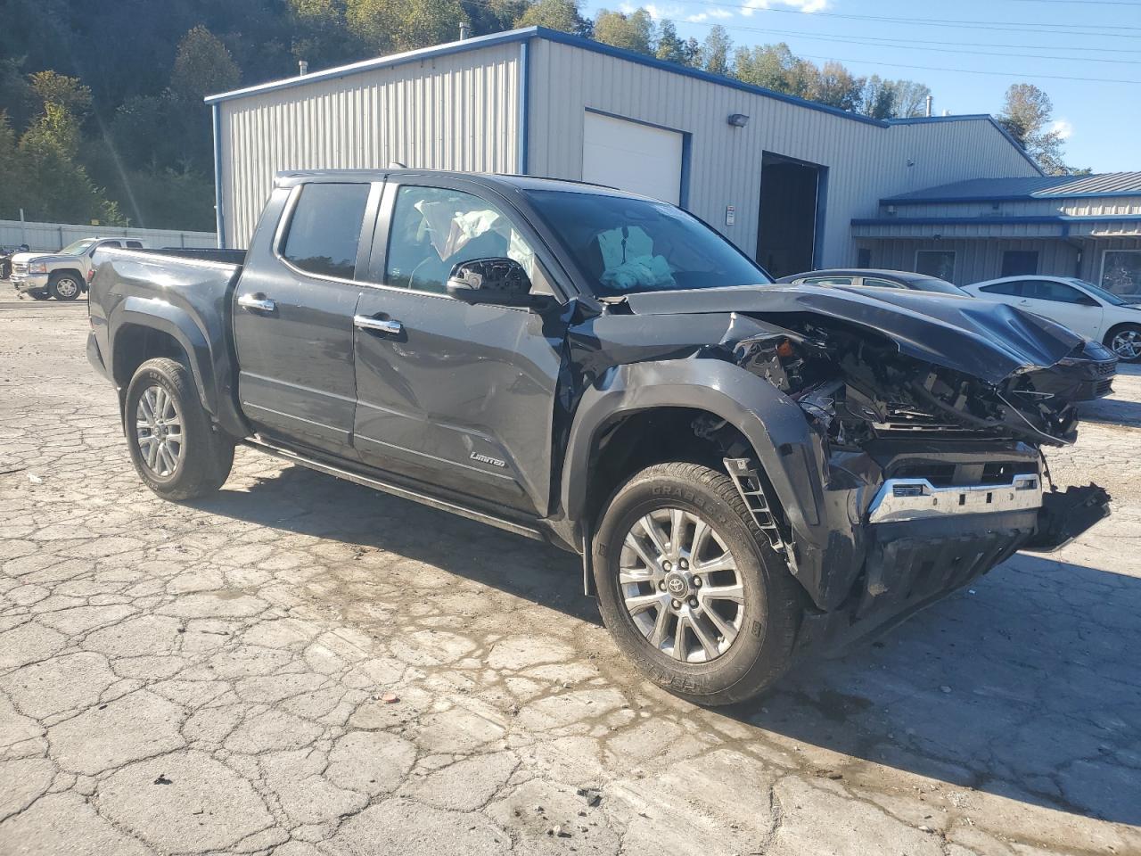 2025 Toyota Tacoma Double Cab - Image 4