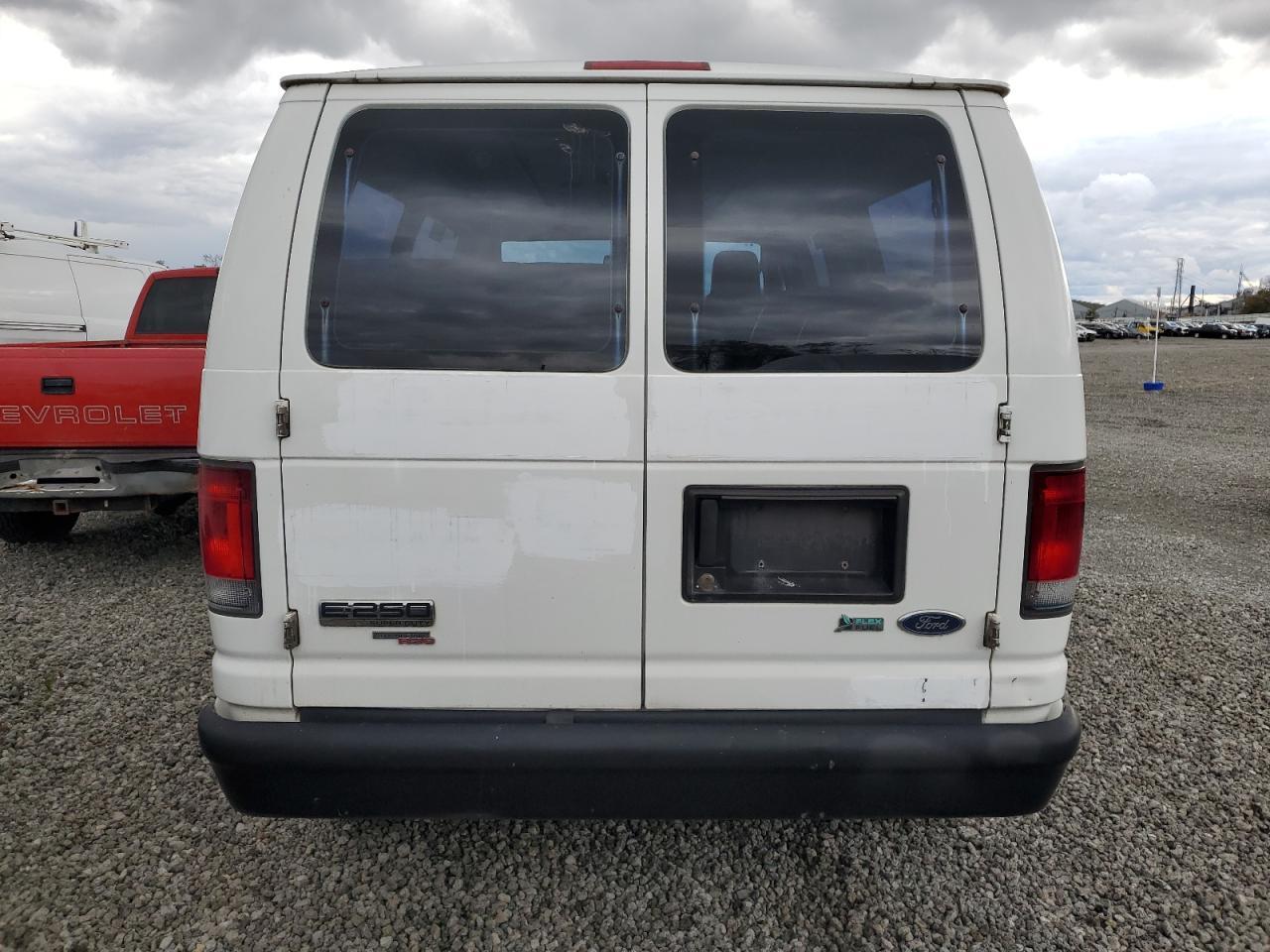 2012 Ford Econoline E250 Van - Фото 6