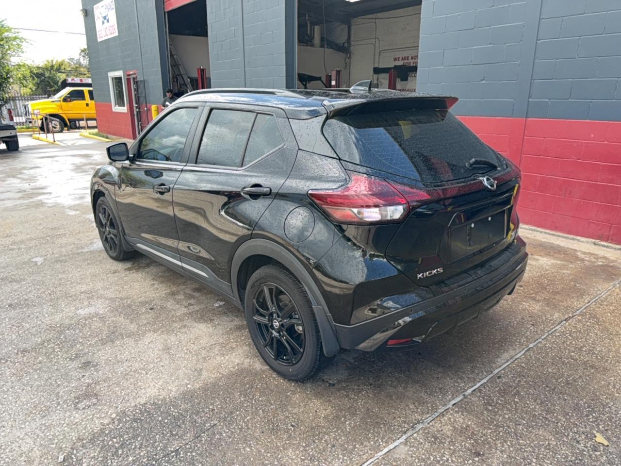 2021 Nissan Kicks Sr - Фото 3