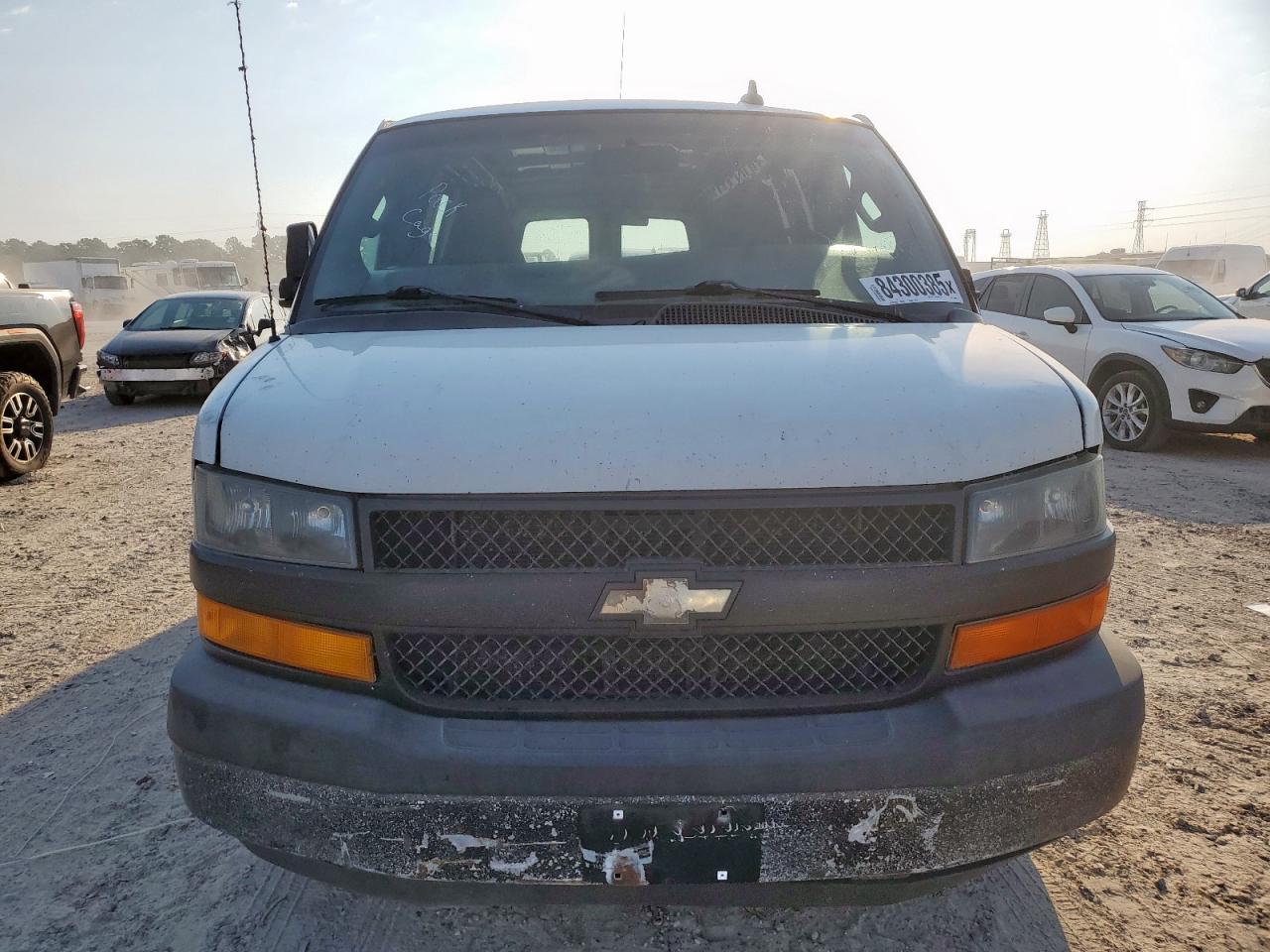 2018 Chevrolet Express 3500 Delivery Van - Фото 5