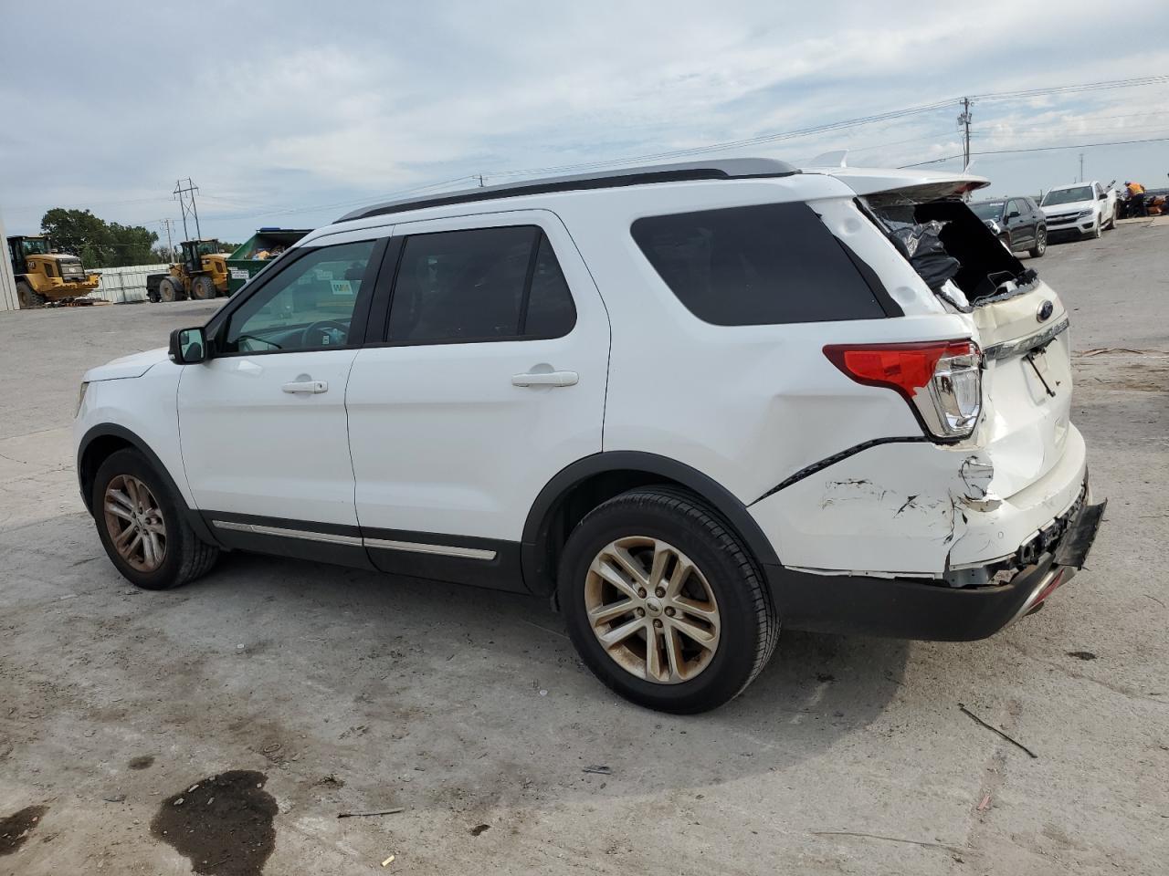 2016 Ford Explorer Xlt - Image 2