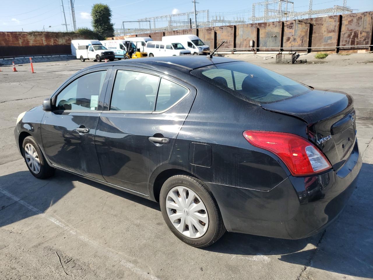2012 Nissan Versa S - Фото 2