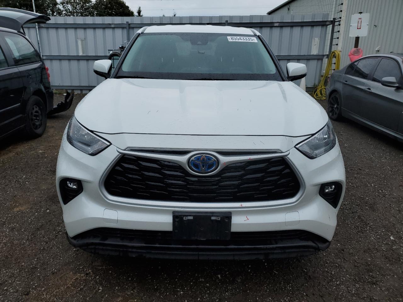 2024 Toyota Highlander Hybrid Le - Image 5