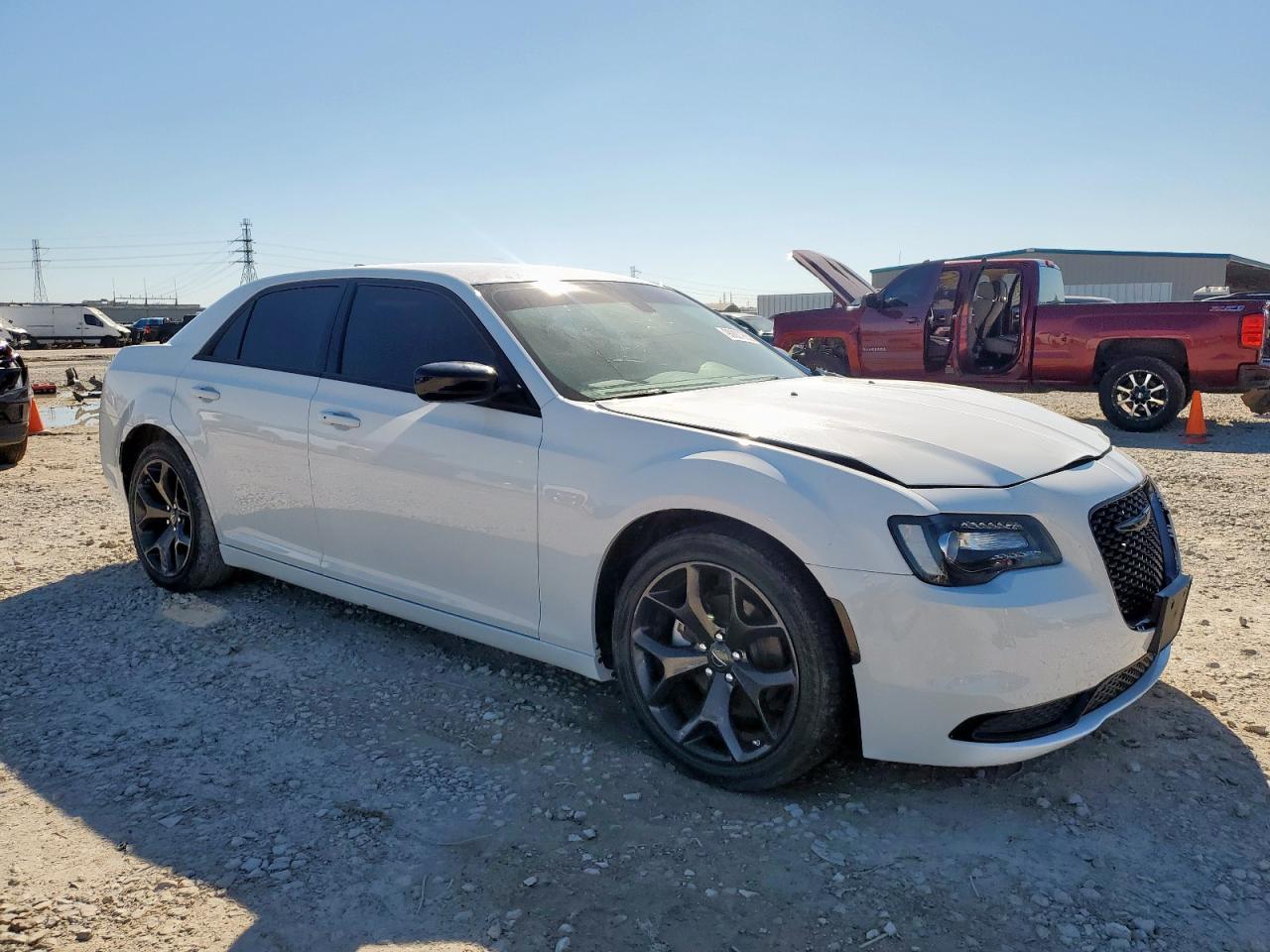 2023 Chrysler 300 Touring - Image 4