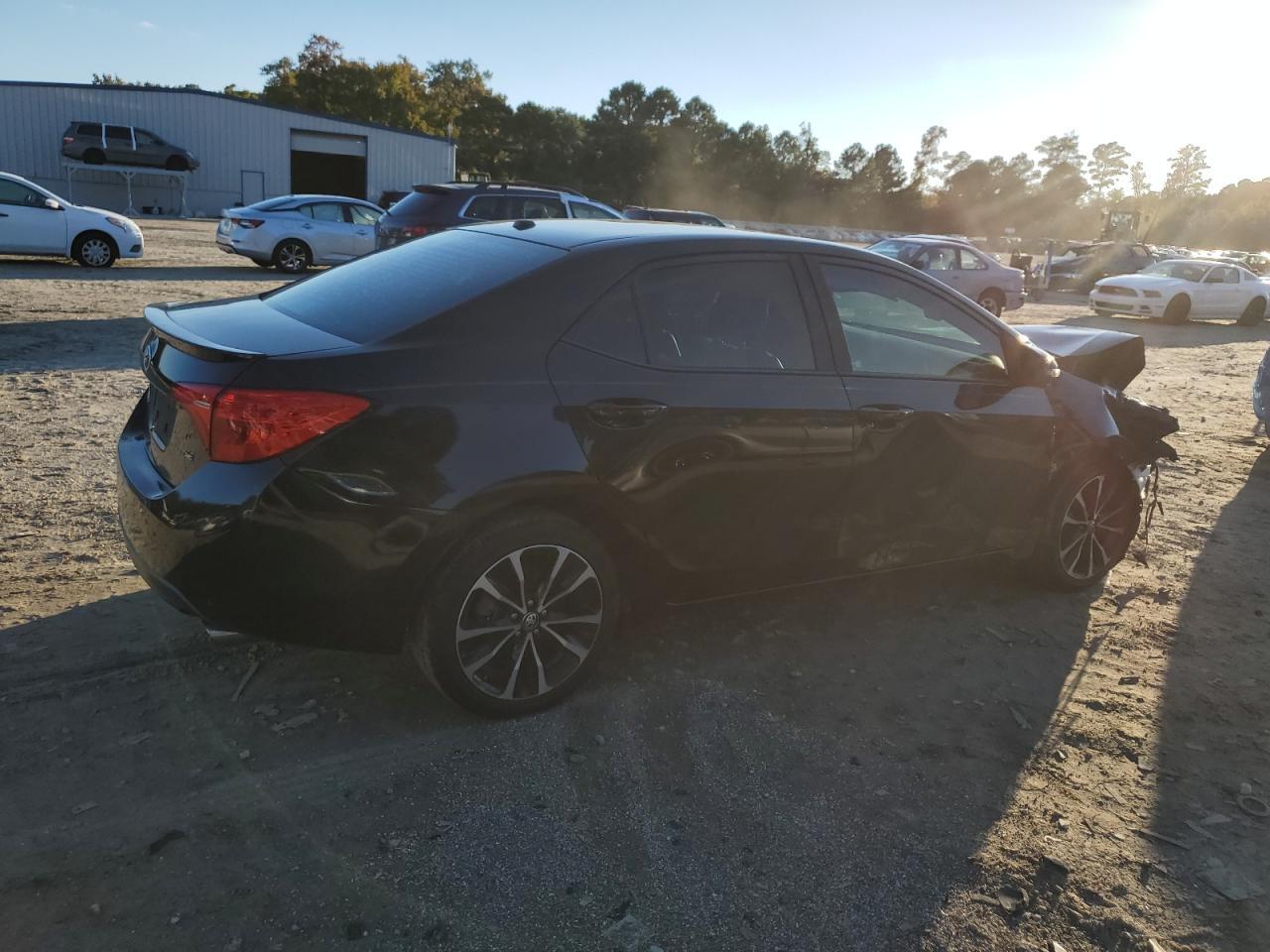 2017 Toyota Corolla L - Фото 3