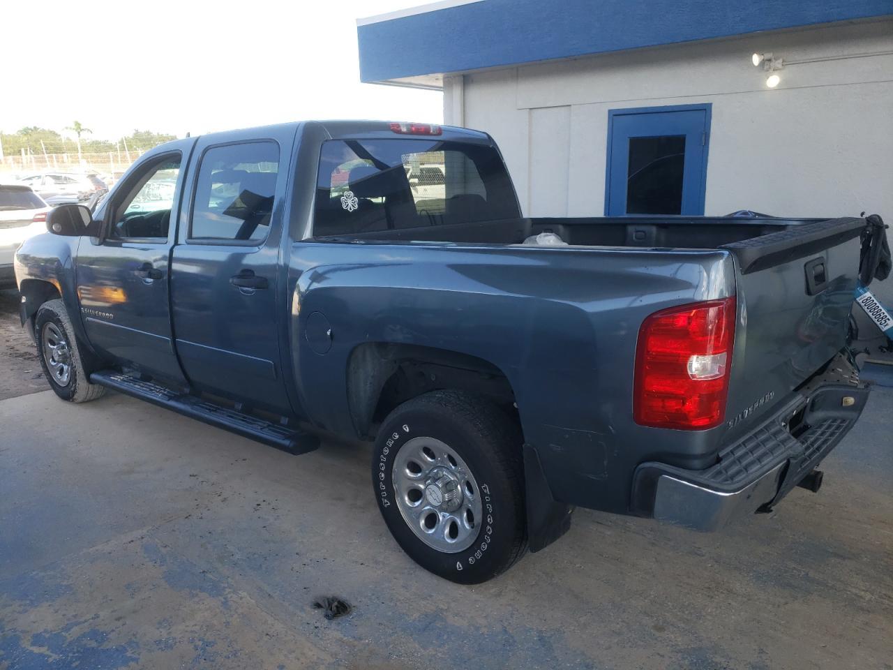 2008 Chevrolet Silverado C1500 - Image 2