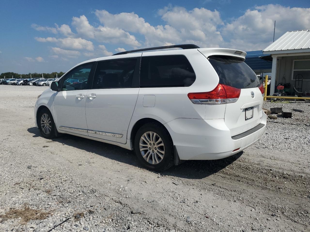 2012 Toyota Sienna Xle - Image 2