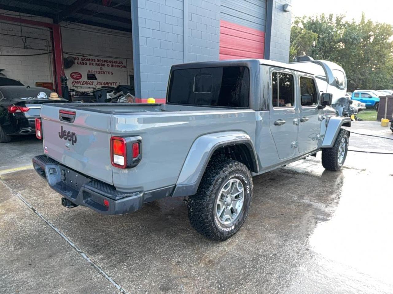 2022 Jeep Gladiator Sport - Image 4
