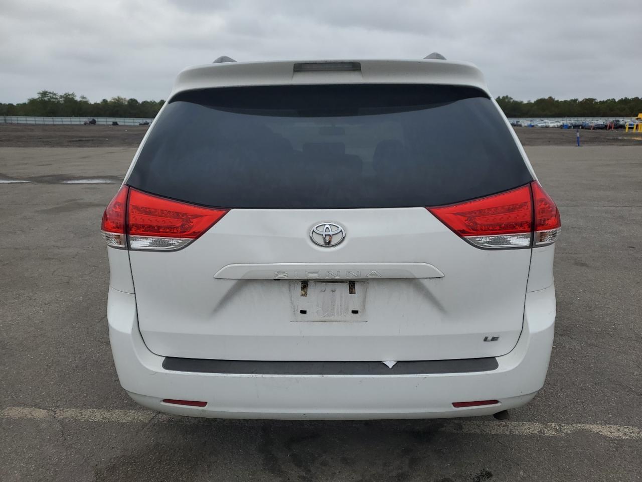 2014 Toyota Sienna Le - Фото 6