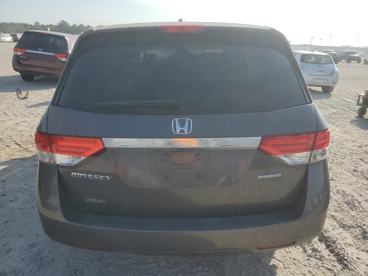 2016 Honda Odyssey Se - Фото 6