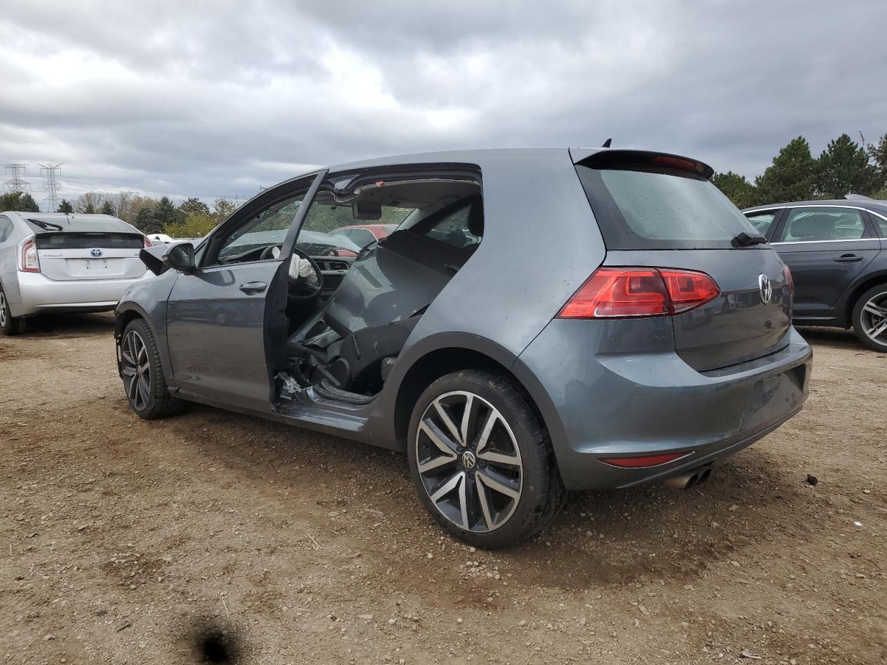 2016 Volkswagen Golf S/Se - Image 2