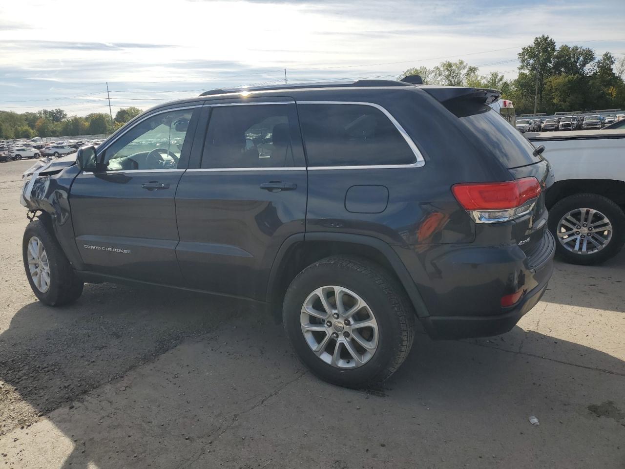 2015 Jeep Grand Cherokee Laredo - Фото 2