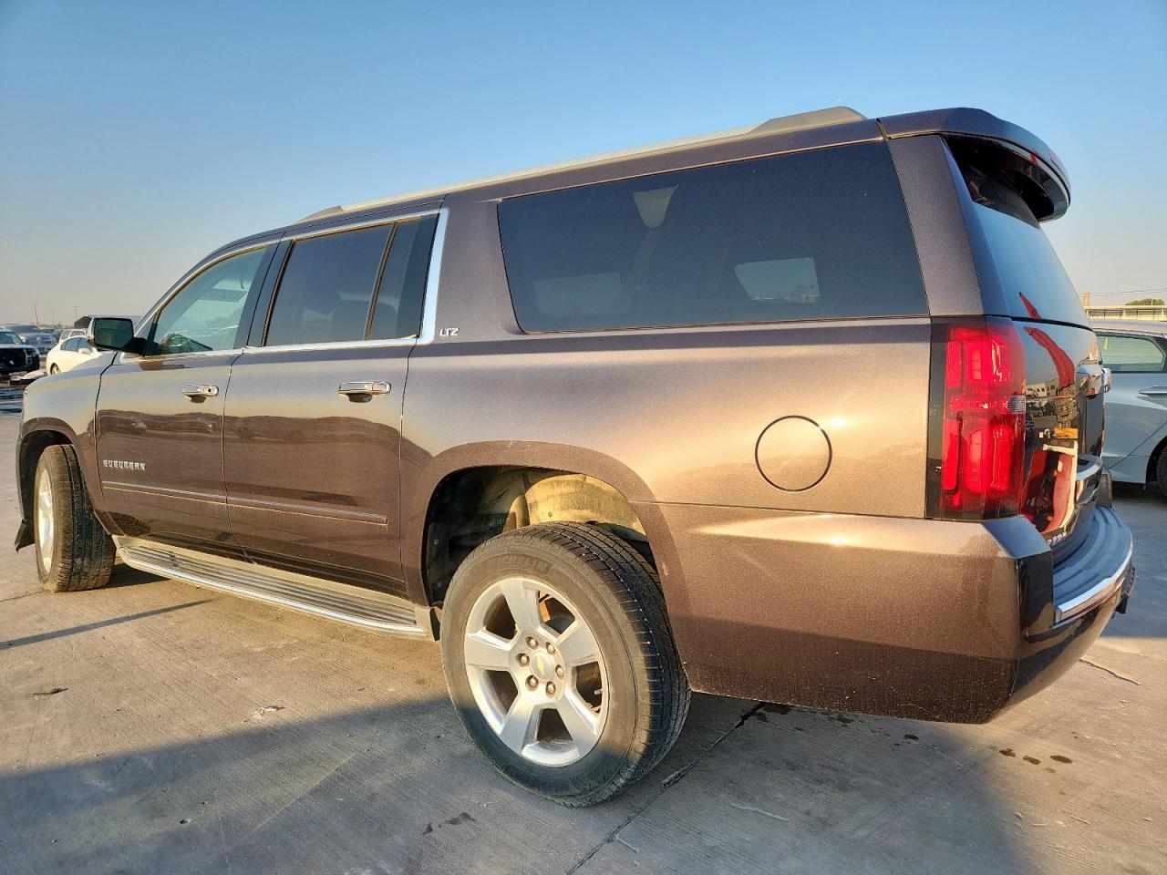 2016 Chevrolet Suburban C1500 Ltz - Фото 2