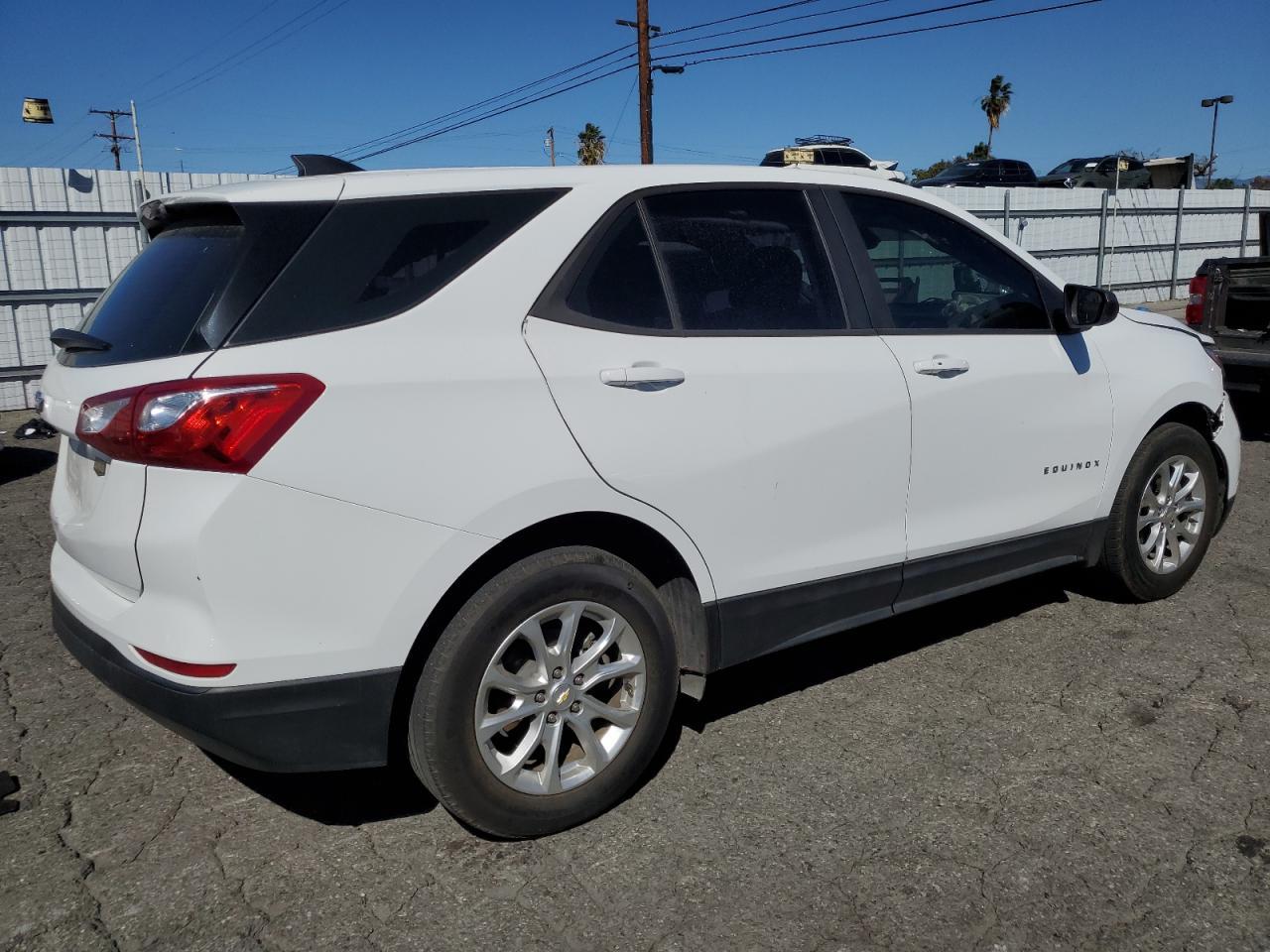 2020 Chevrolet Equinox Ls - Image 3