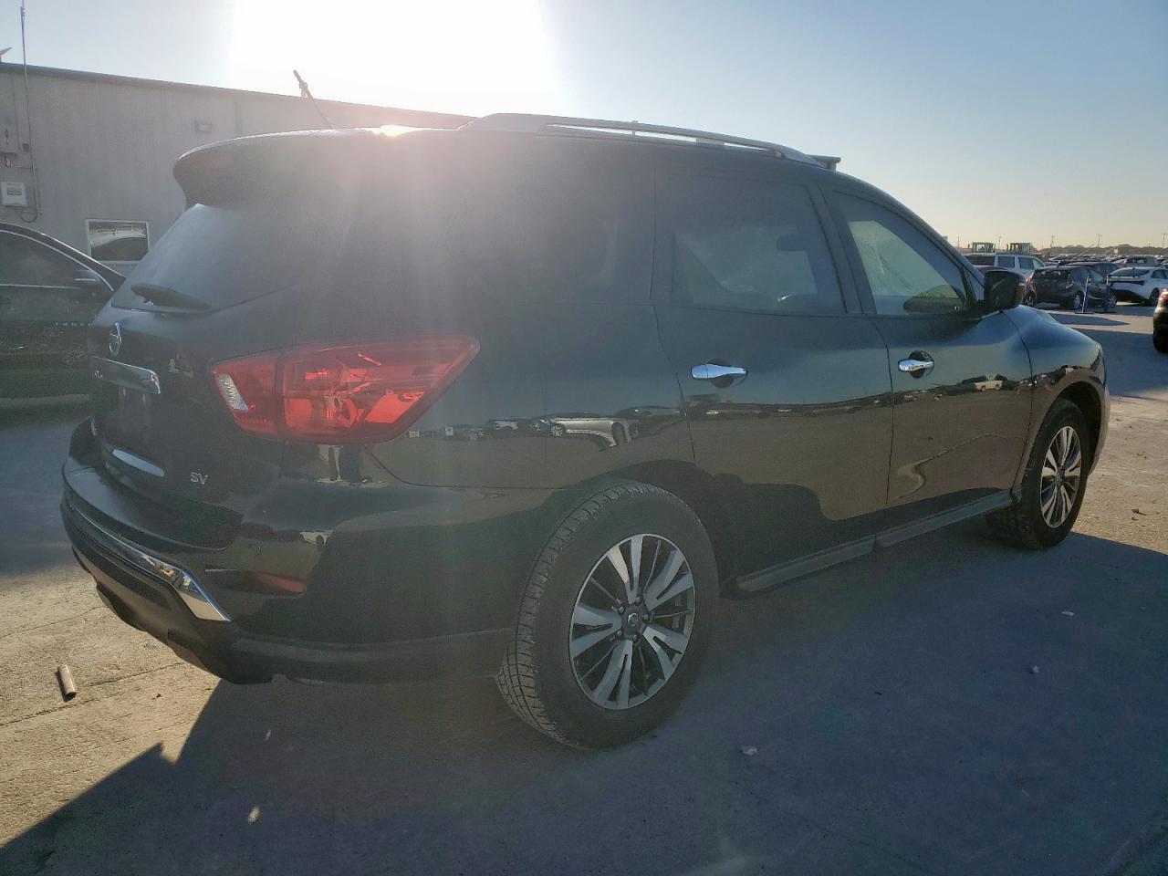 2017 Nissan Pathfinder S - Фото 3