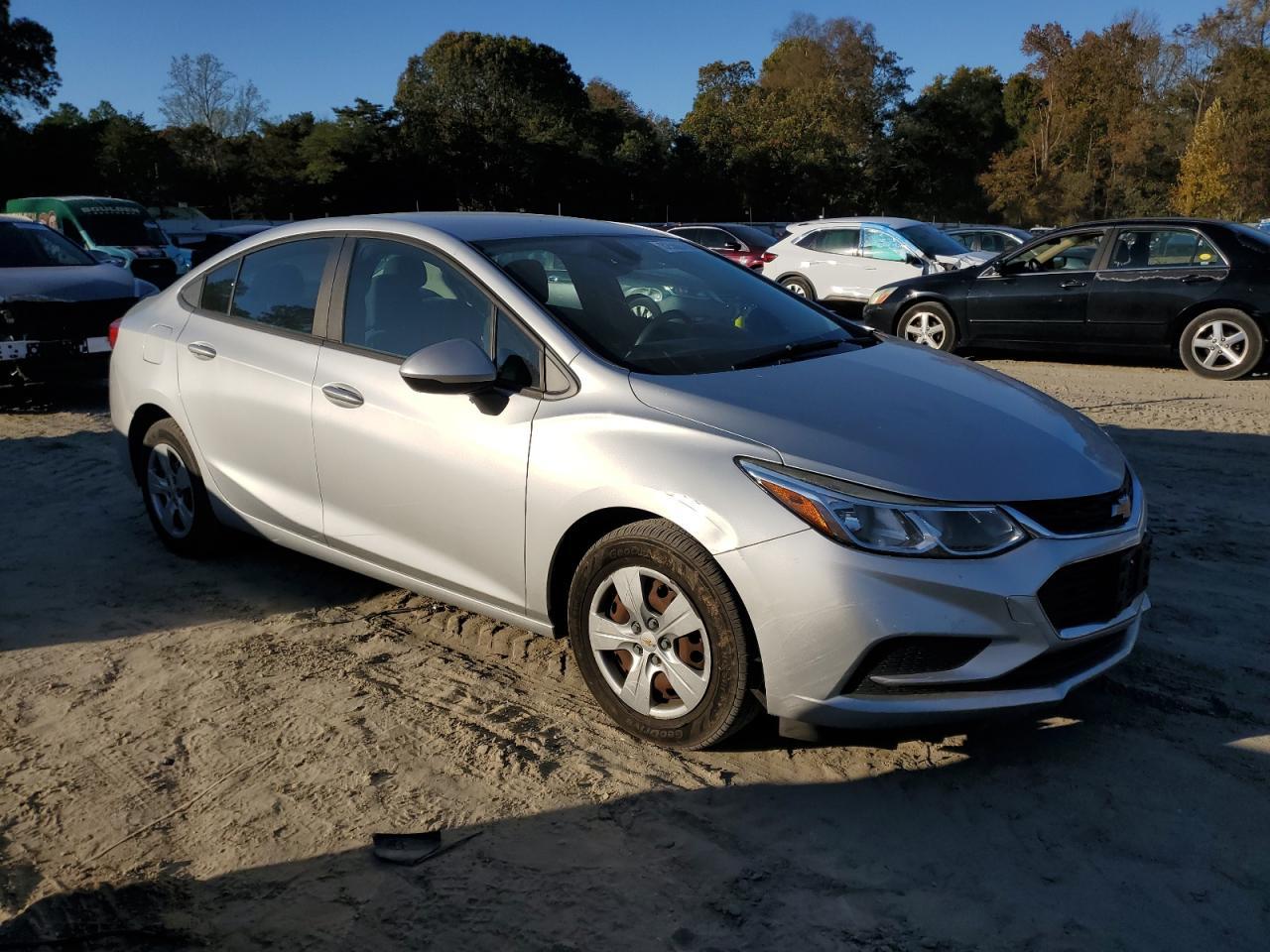 2018 Chevrolet Cruze Ls - Image 4