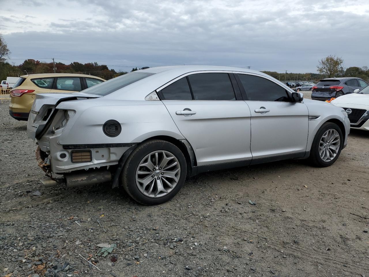 2013 Ford Taurus Limited - Image 3