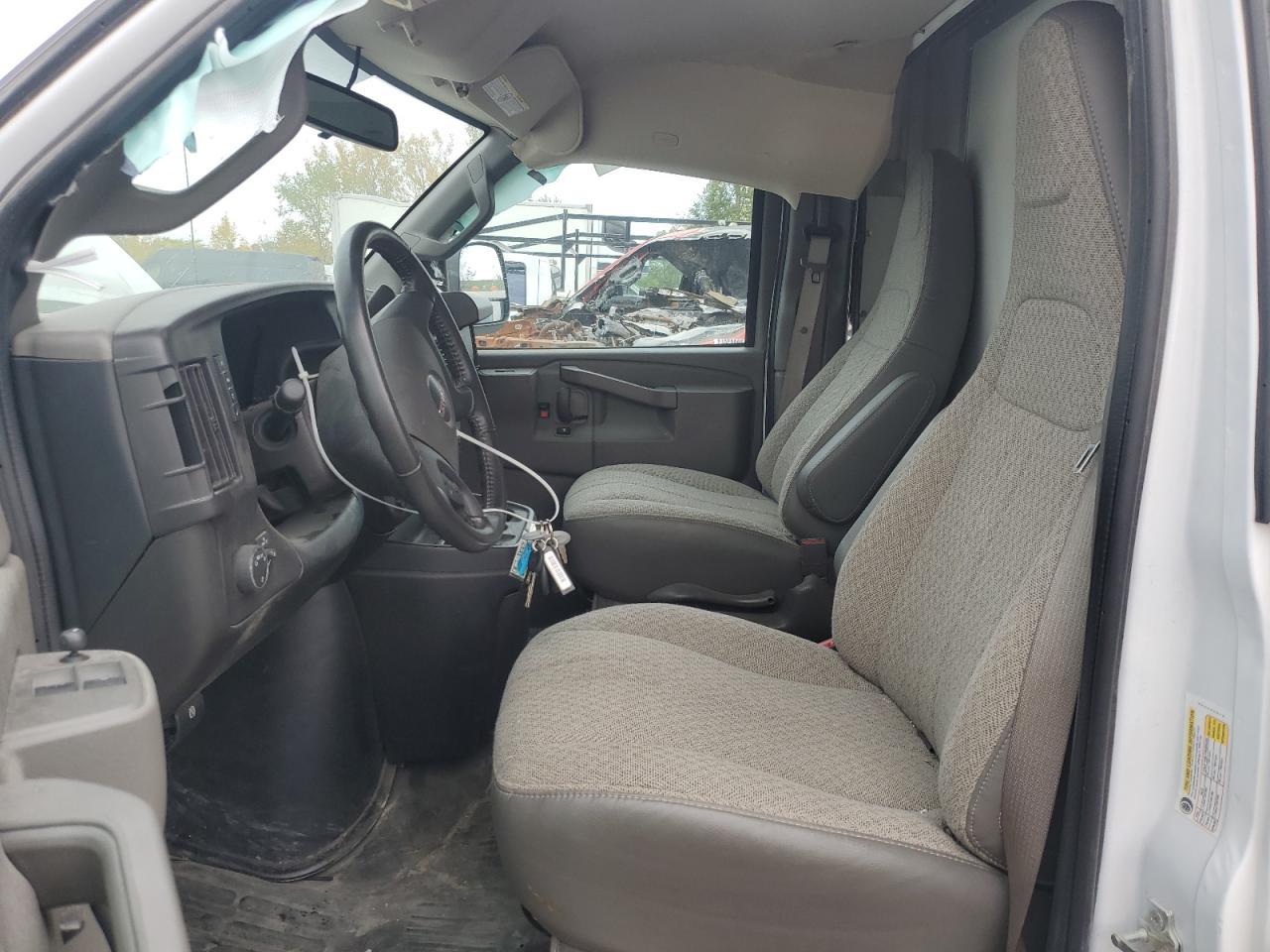 2023 GMC Savana - Image 7