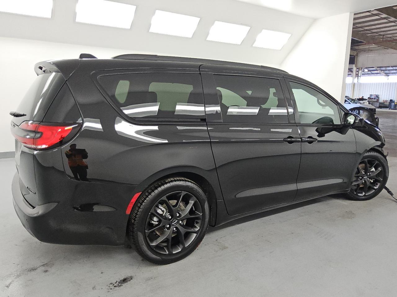 2025 Chrysler Pacifica Limited - Фото 3