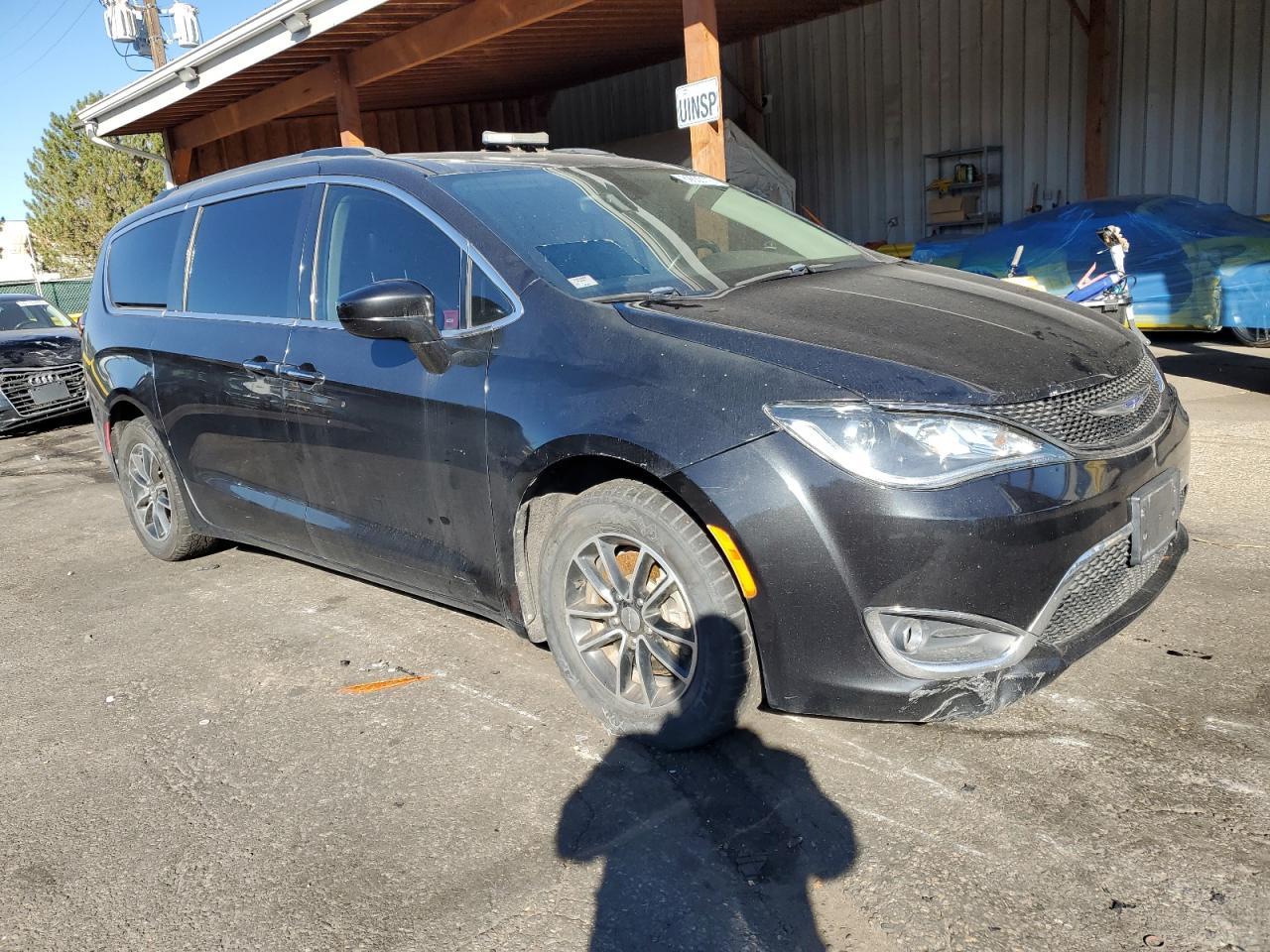 2017 Chrysler Pacifica Touring L - Image 4