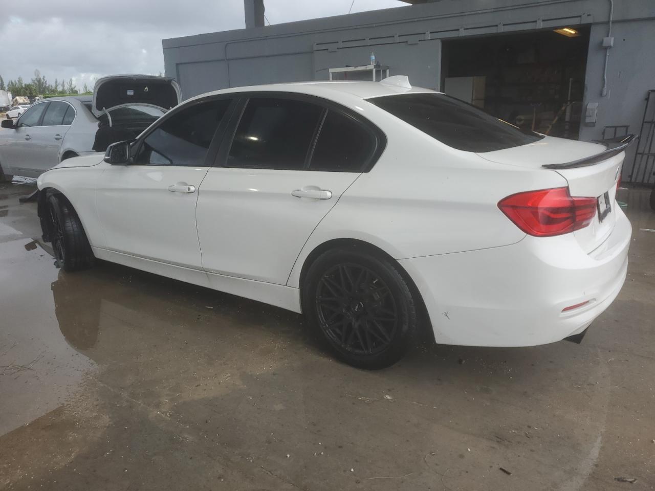 2017 BMW 320 I - Фото 2