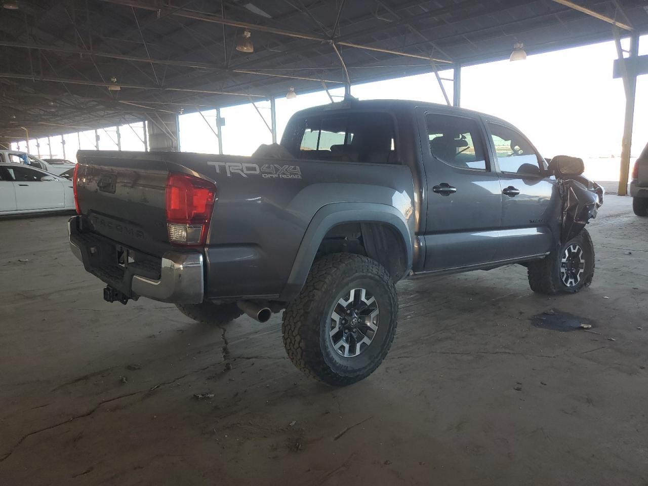 2017 Toyota Tacoma Double Cab - Фото 3