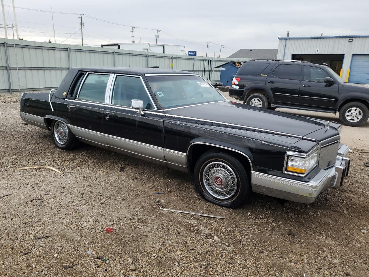 1990 Cadillac Brougham - Image 4