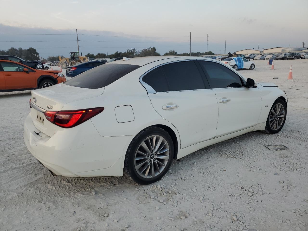 2018 Infiniti Q50 Luxe - Фото 3