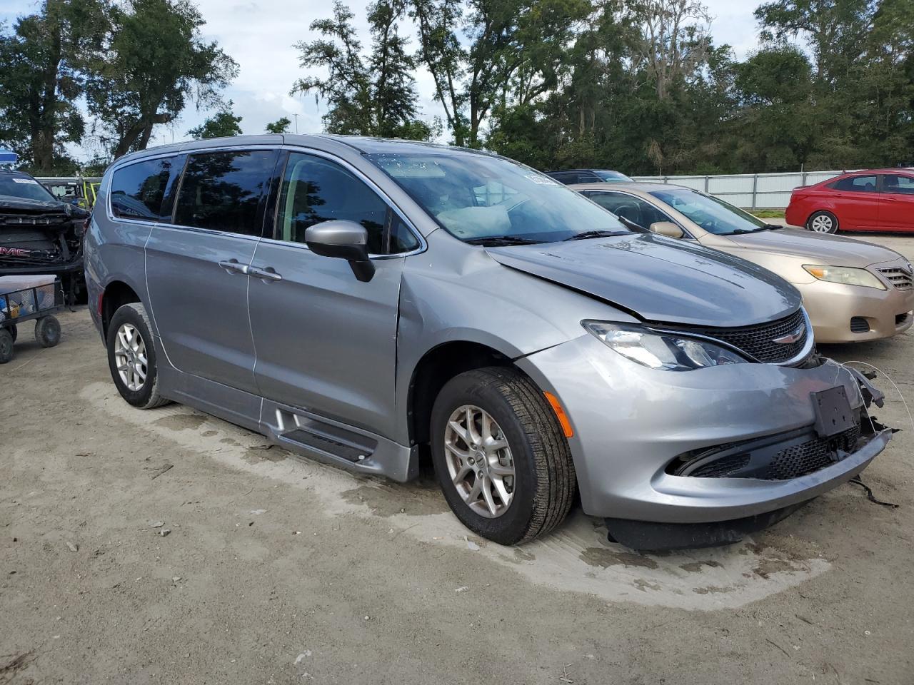 2021 Chrysler Voyager Lx - Image 4