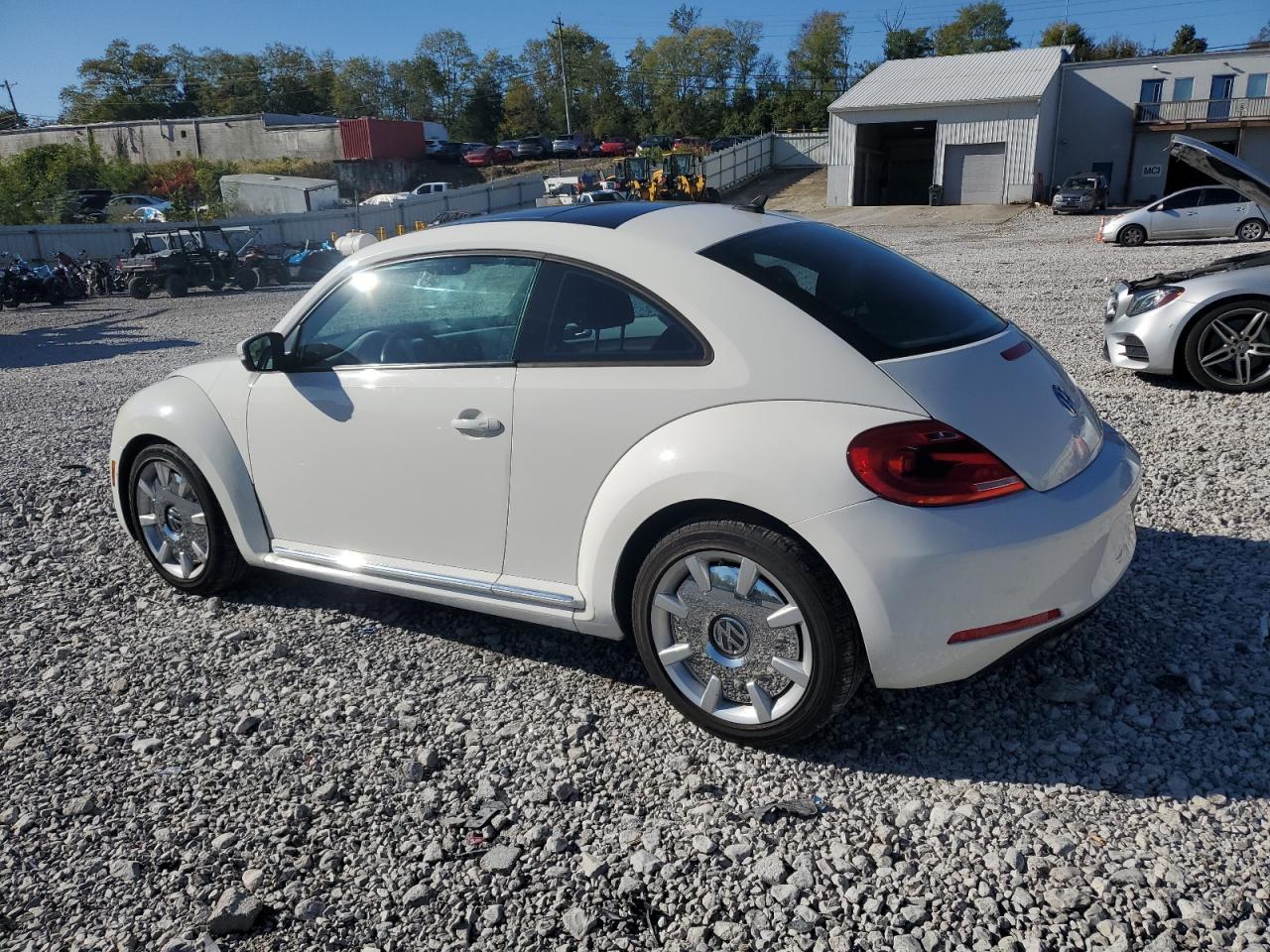 2012 Volkswagen Beetle - Фото 2