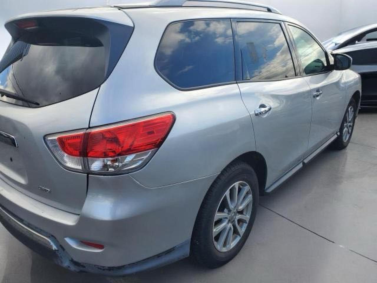 2016 Nissan Pathfinder S - Image 4