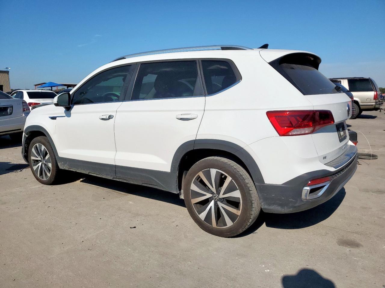 2024 Volkswagen Taos Se - Фото 2