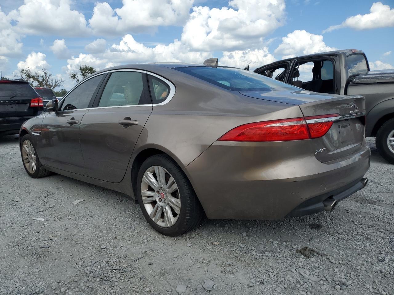 2017 Jaguar Xf Premium - Фото 2