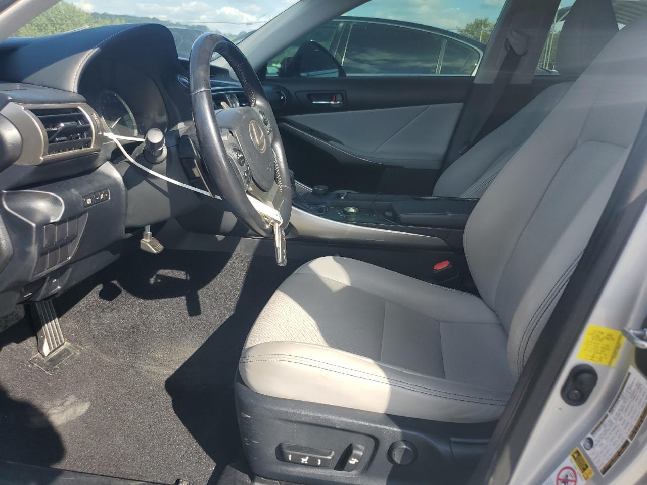 2016 Lexus Is 300 - Image 7