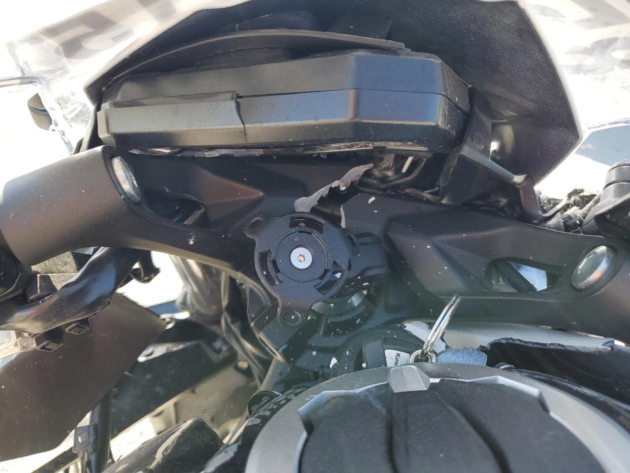 2025 Kawasaki Ex650 R - Фото 7