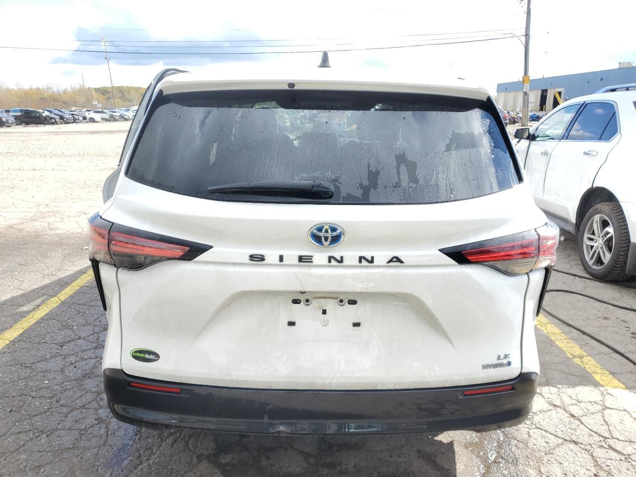 2022 Toyota Sienna Le - Фото 6