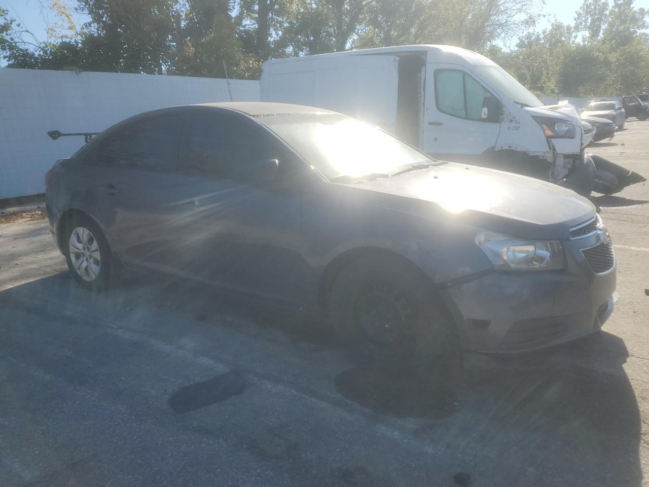 2014 Chevrolet Cruze Ls - Image 4