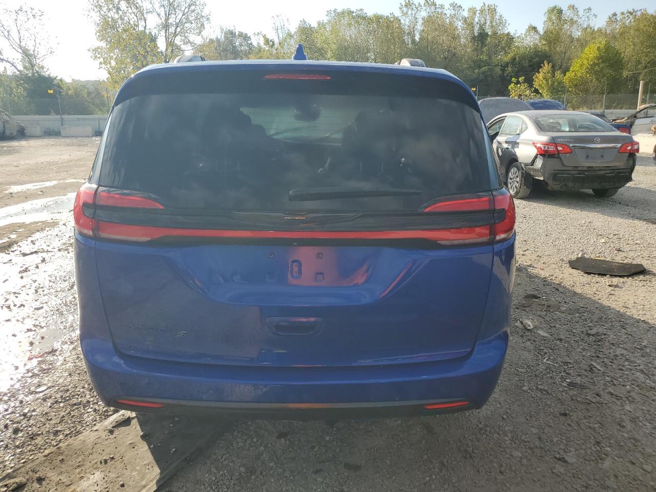 2021 Chrysler Pacifica Touring - Фото 6