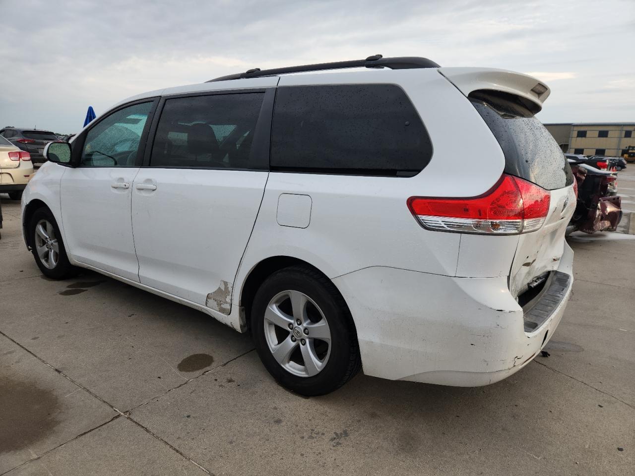 2013 Toyota Sienna Le - Фото 2