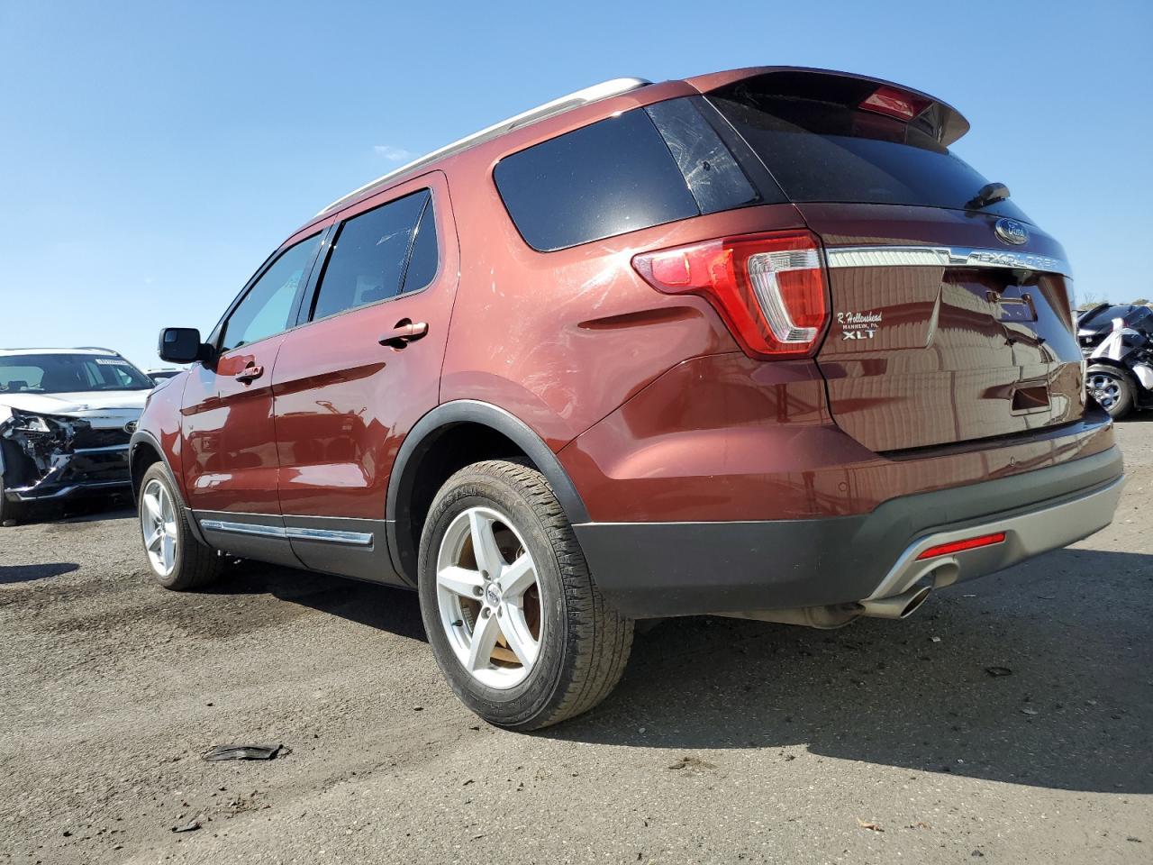 2016 Ford Explorer Xlt - Image 2