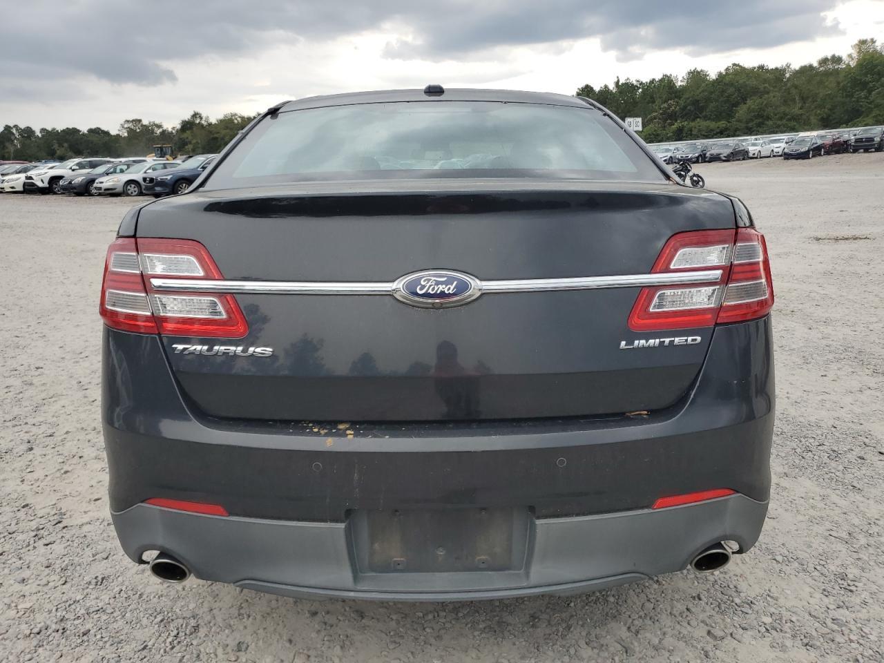 2015 Ford Taurus Limited - Image 6