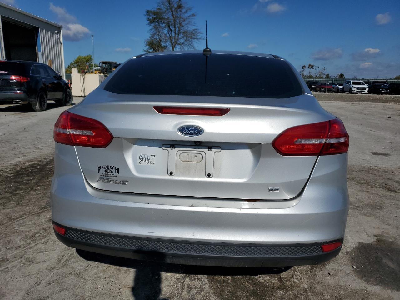 2017 Ford Focus Se - Image 6