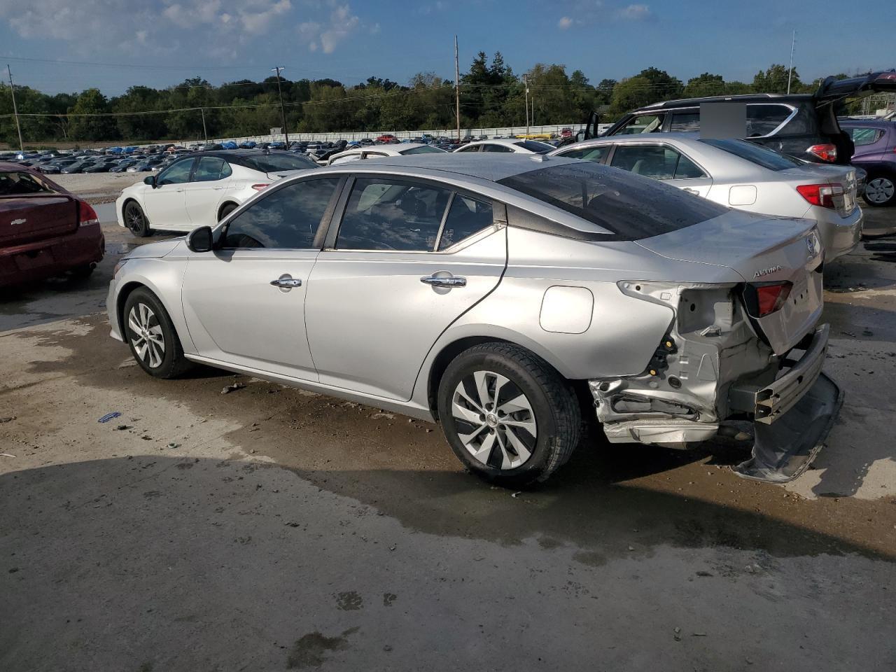 2020 Nissan Altima S - Фото 2