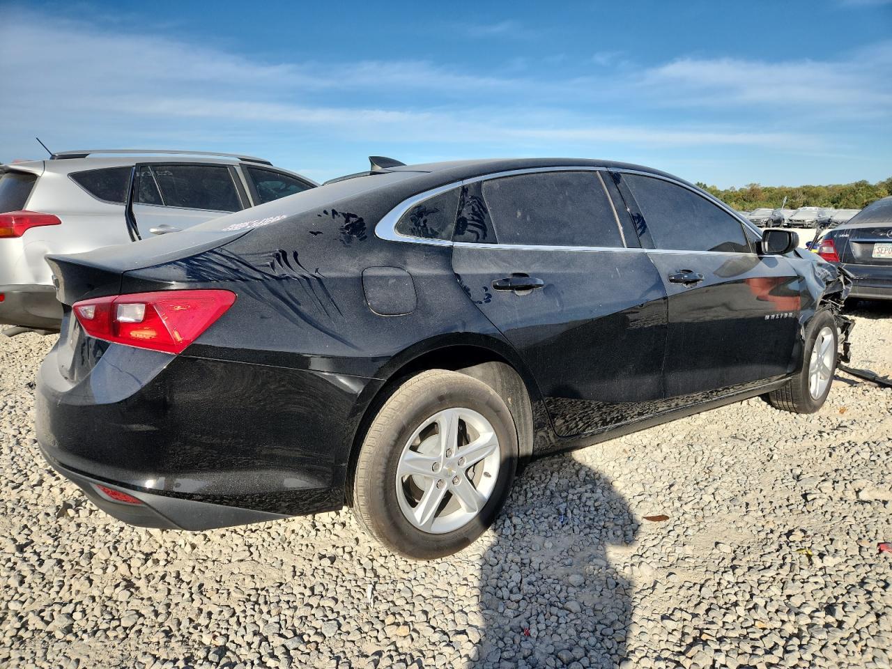 2022 Chevrolet Malibu Ls - Фото 3